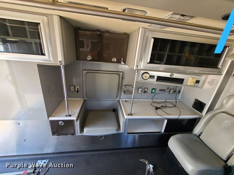 image for item GO9314 2004 GMC C4500  ambulance