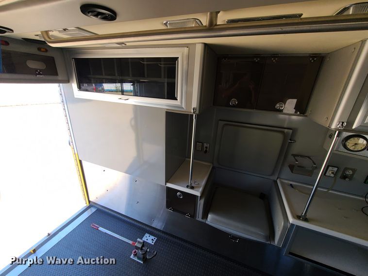 image for item GO9314 2004 GMC C4500  ambulance