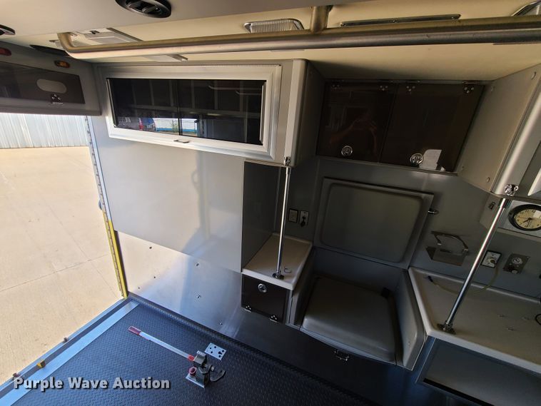 image for item GO9314 2004 GMC C4500  ambulance