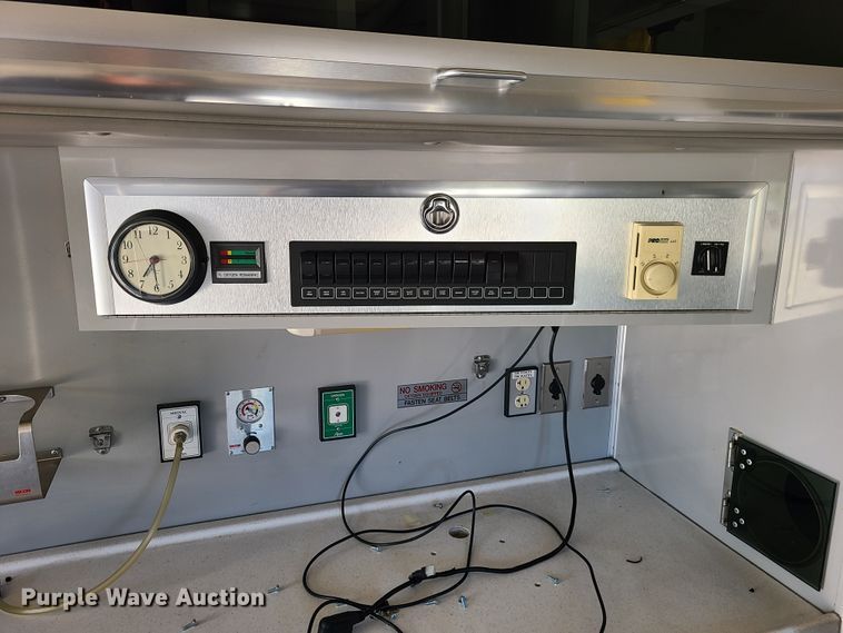 image for item GO9314 2004 GMC C4500  ambulance