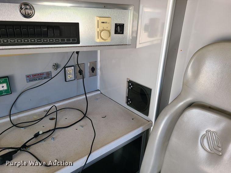 image for item GO9314 2004 GMC C4500  ambulance