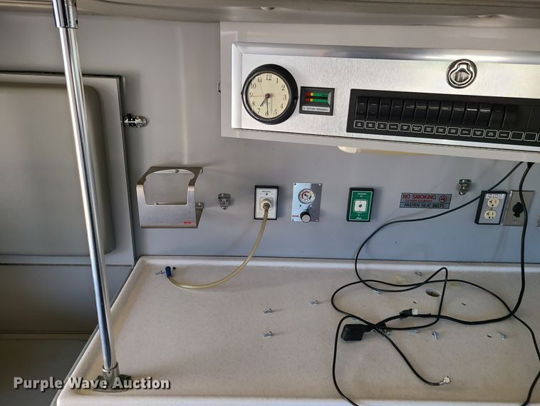 image for item GO9314 2004 GMC C4500  ambulance