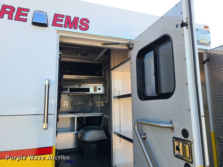 image for item GO9314 2004 GMC C4500  ambulance