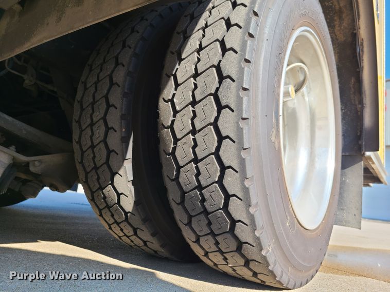 image for item GO9314 2004 GMC C4500  ambulance