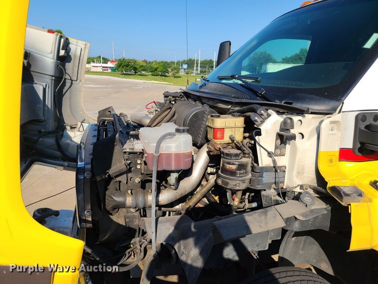 image for item GO9314 2004 GMC C4500  ambulance