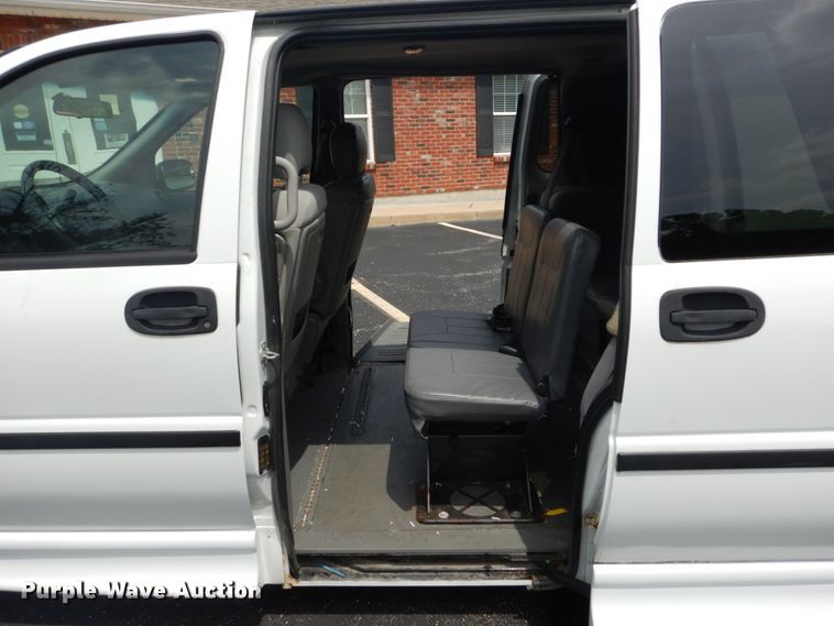 image for item GV9210 2006 Chevrolet Uplander  handicap accessible van