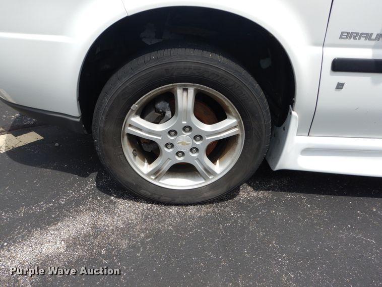 image for item GV9210 2006 Chevrolet Uplander  handicap accessible van