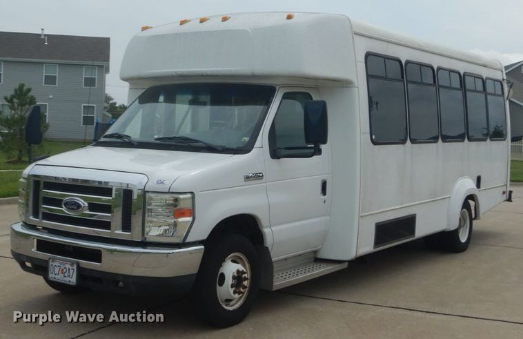image for item GV9211 2009 Ford Econoline E450 Super Duty  shuttle bus