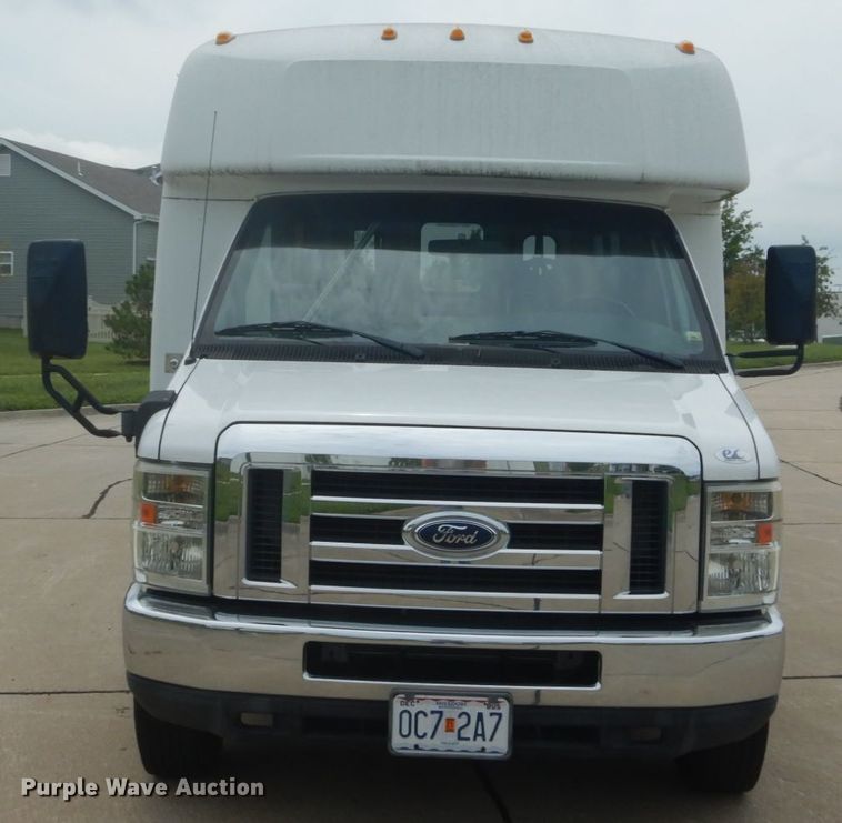 image for item GV9211 2009 Ford Econoline E450 Super Duty  shuttle bus