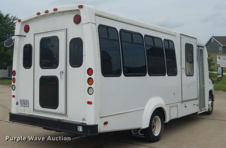 image for item GV9211 2009 Ford Econoline E450 Super Duty  shuttle bus