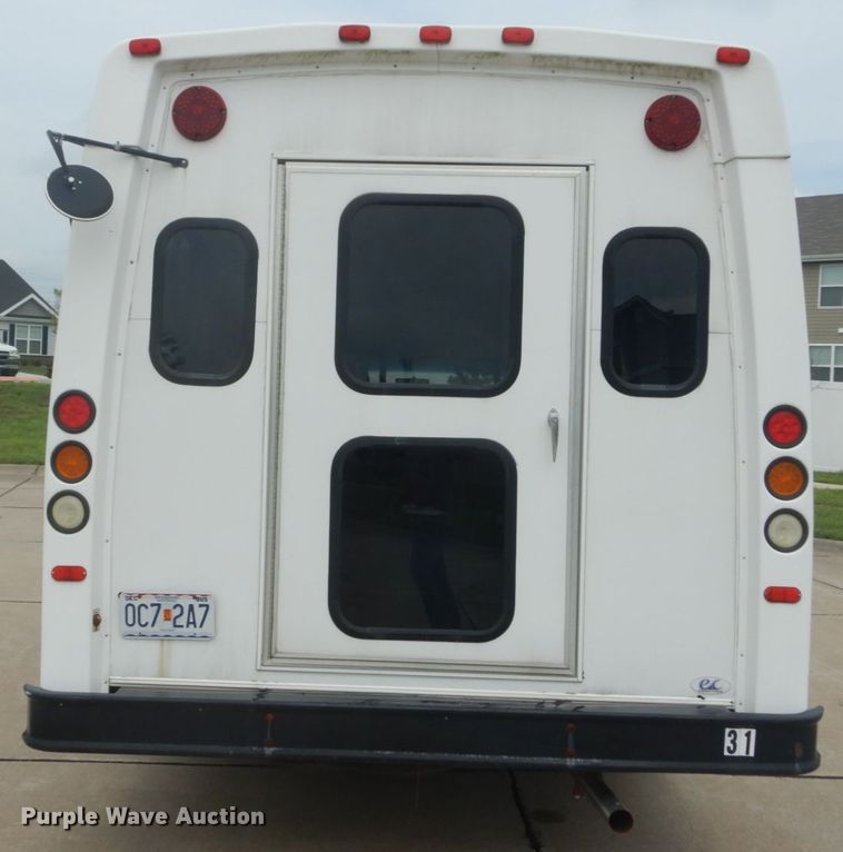 image for item GV9211 2009 Ford Econoline E450 Super Duty  shuttle bus