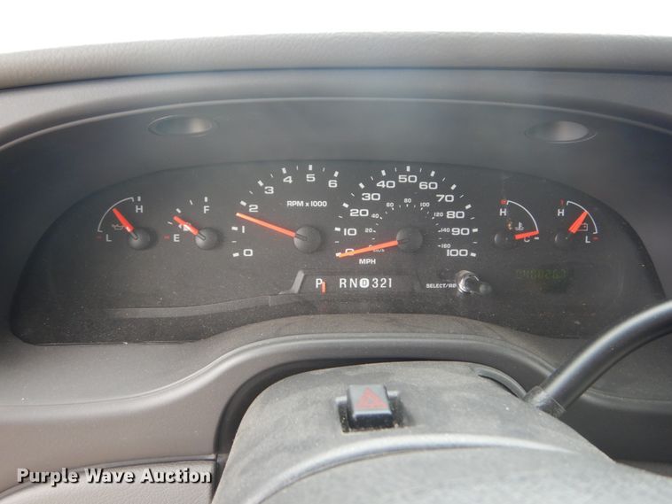 image for item GV9211 2009 Ford Econoline E450 Super Duty  shuttle bus