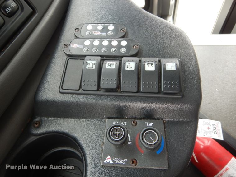 image for item GV9211 2009 Ford Econoline E450 Super Duty  shuttle bus