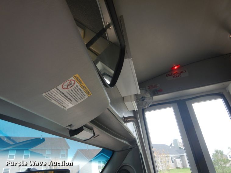 image for item GV9211 2009 Ford Econoline E450 Super Duty  shuttle bus