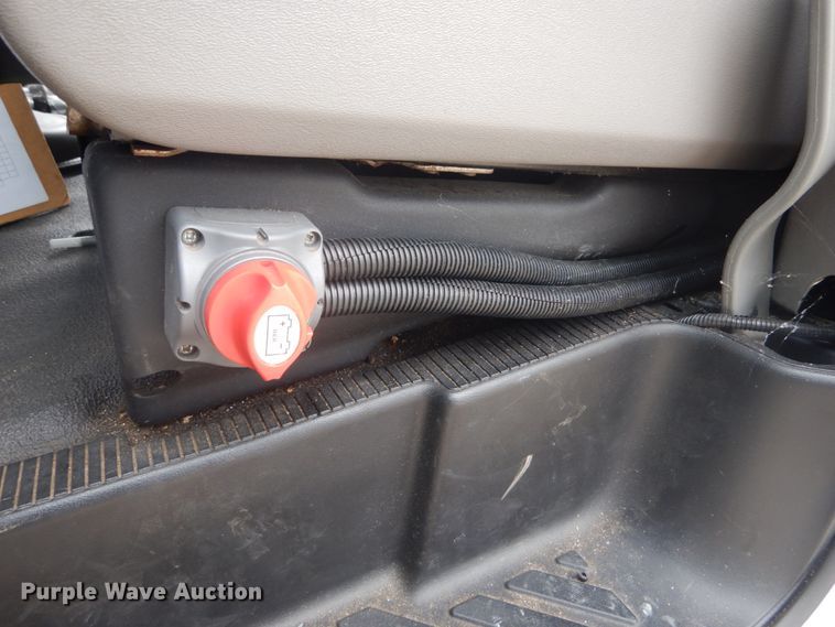 image for item GV9211 2009 Ford Econoline E450 Super Duty  shuttle bus