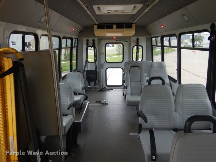 image for item GV9211 2009 Ford Econoline E450 Super Duty  shuttle bus