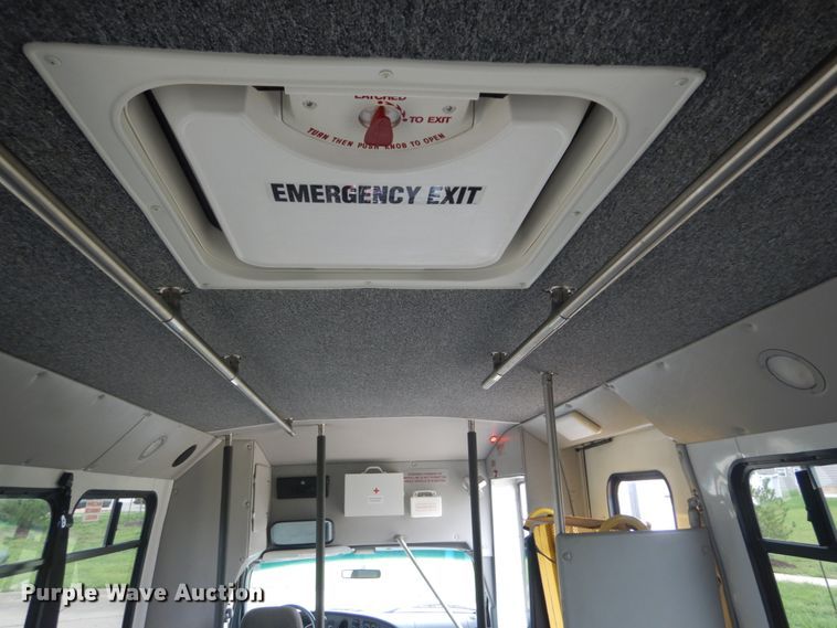 image for item GV9211 2009 Ford Econoline E450 Super Duty  shuttle bus