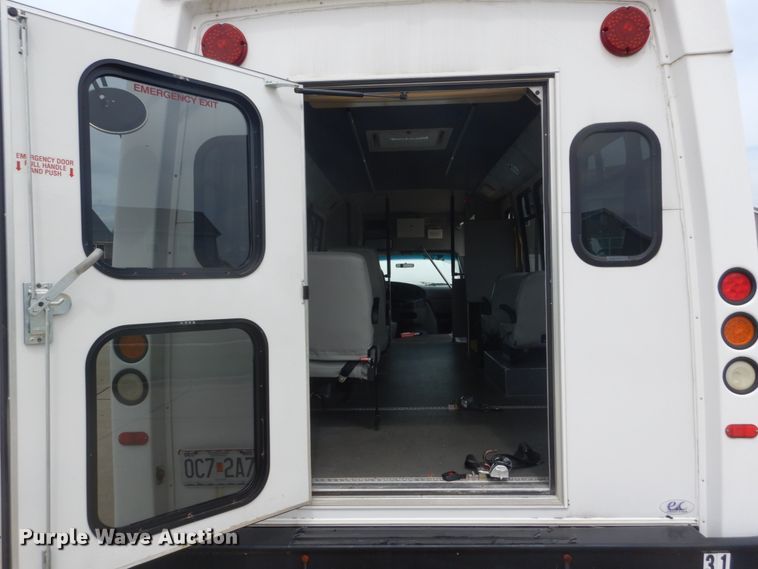 image for item GV9211 2009 Ford Econoline E450 Super Duty  shuttle bus