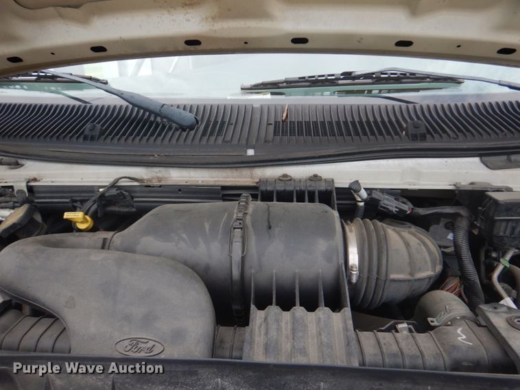 image for item GV9211 2009 Ford Econoline E450 Super Duty  shuttle bus