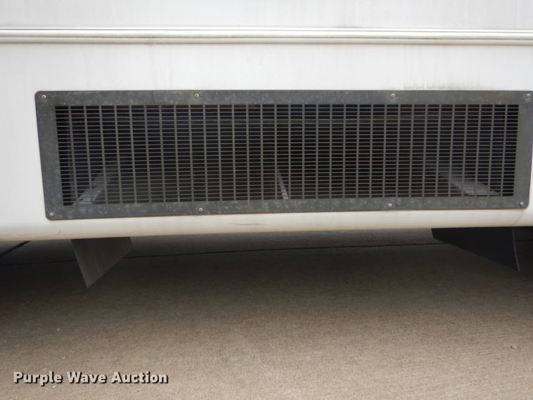 image for item GV9211 2009 Ford Econoline E450 Super Duty  shuttle bus