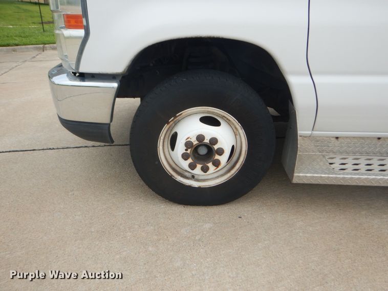 image for item GV9211 2009 Ford Econoline E450 Super Duty  shuttle bus