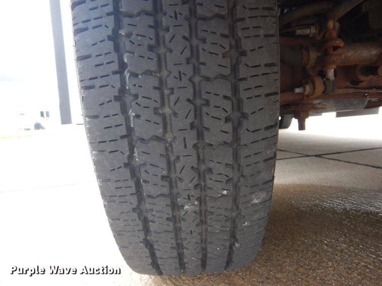 image for item GV9211 2009 Ford Econoline E450 Super Duty  shuttle bus