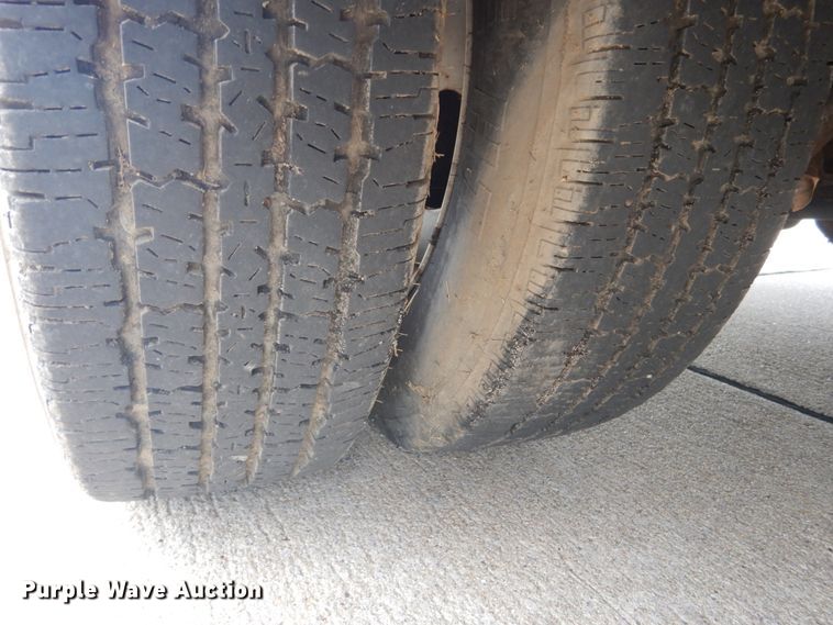 image for item GV9211 2009 Ford Econoline E450 Super Duty  shuttle bus