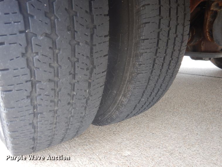 image for item GV9211 2009 Ford Econoline E450 Super Duty  shuttle bus