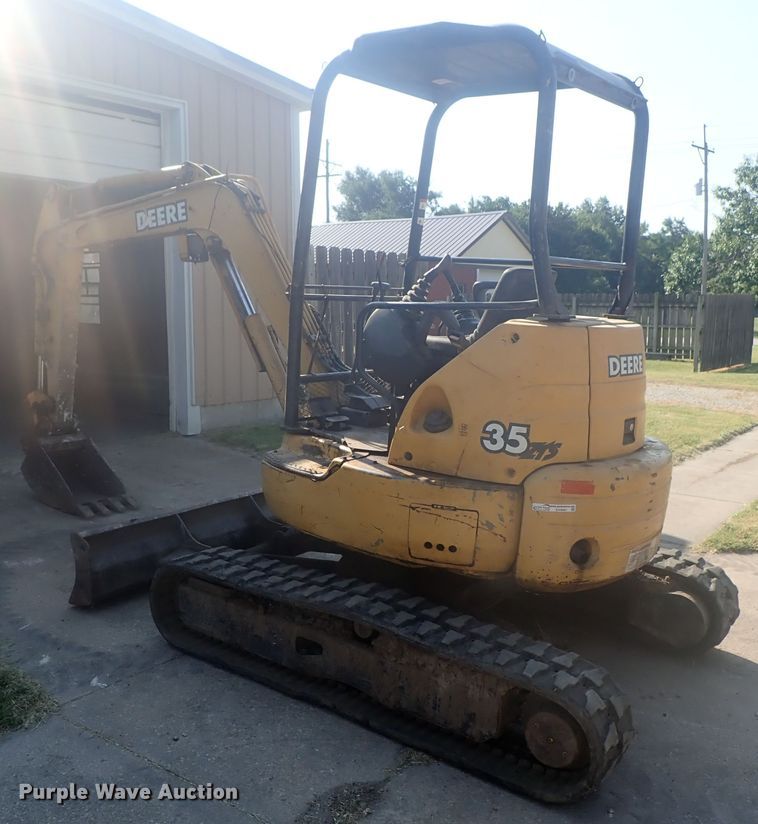 image for item GV9691 2000 John Deere 35 ZTS  mini excavator