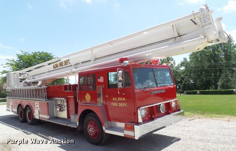 image for item GX9122 1974 International Snokel  ladder fire truck