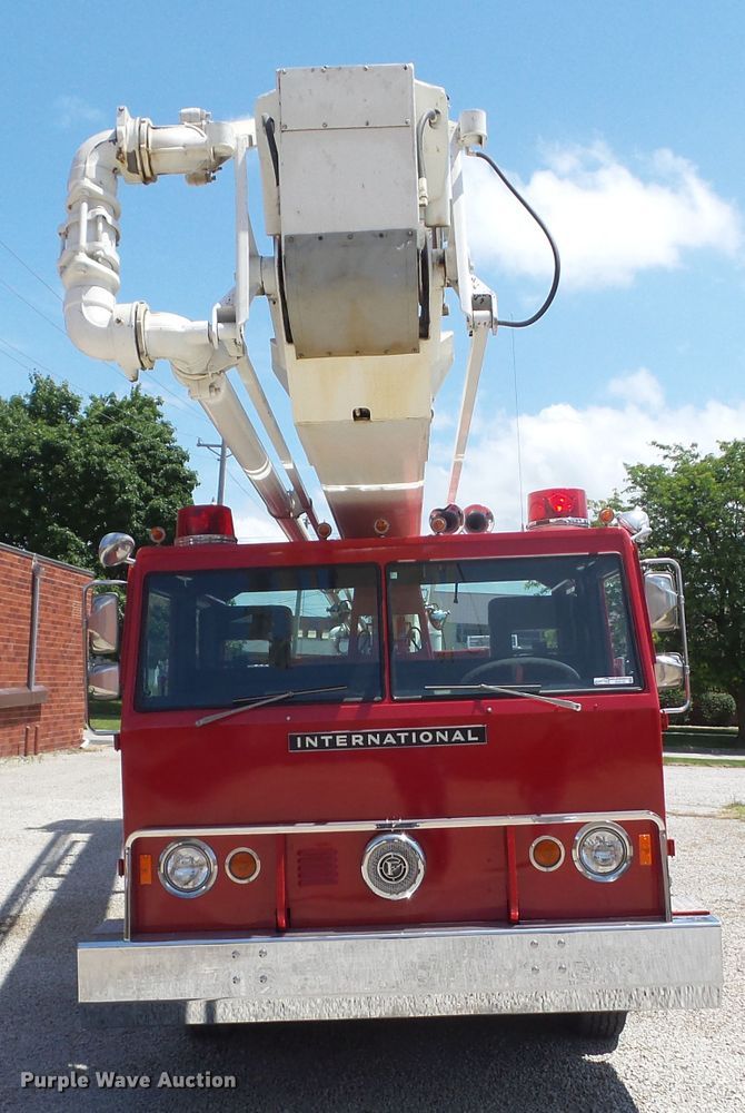 image for item GX9122 1974 International Snokel  ladder fire truck