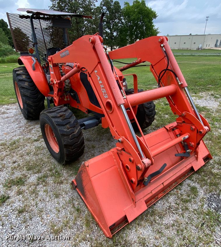 image for item HA9538 Kubota M7040  MFWD tractor