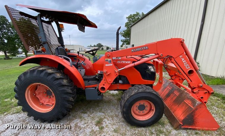 image for item HA9538 Kubota M7040  MFWD tractor