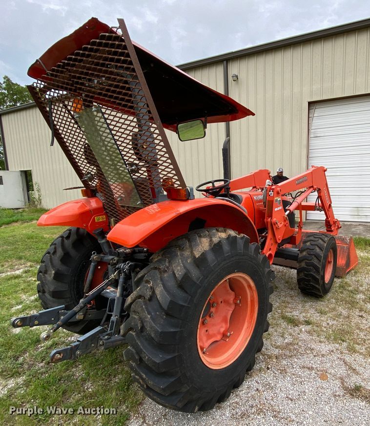 image for item HA9538 Kubota M7040  MFWD tractor