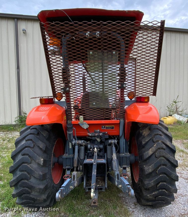 image for item HA9538 Kubota M7040  MFWD tractor