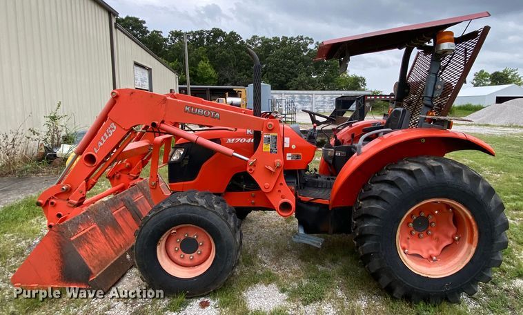 image for item HA9538 Kubota M7040  MFWD tractor