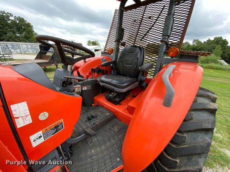 image for item HA9538 Kubota M7040  MFWD tractor