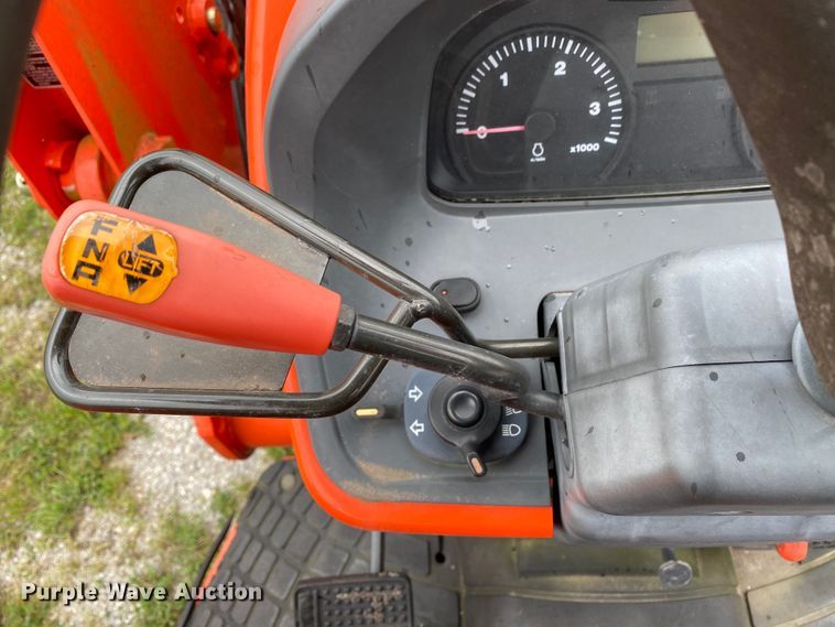 image for item HA9538 Kubota M7040  MFWD tractor