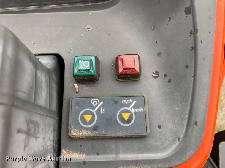 image for item HA9538 Kubota M7040  MFWD tractor