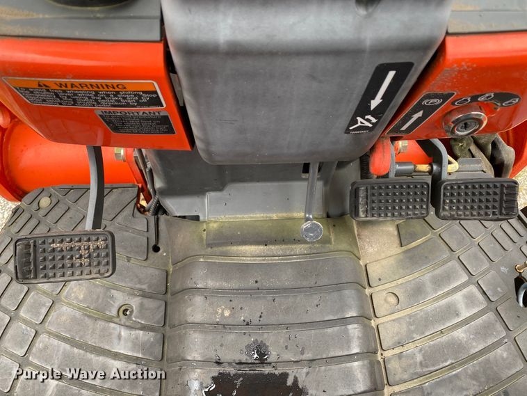 image for item HA9538 Kubota M7040  MFWD tractor