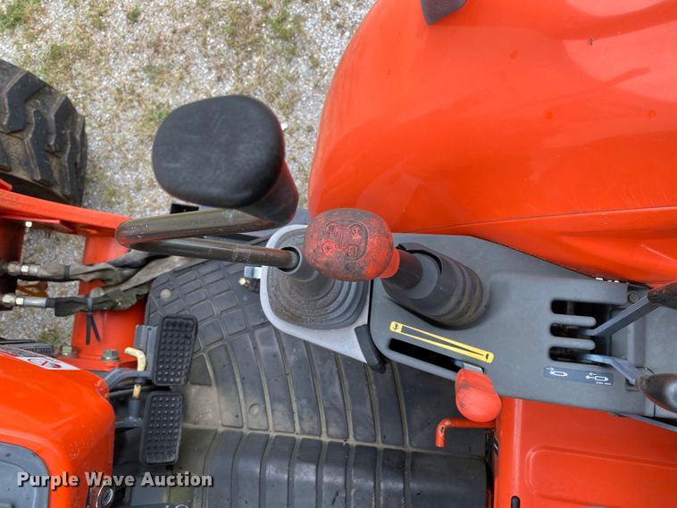 image for item HA9538 Kubota M7040  MFWD tractor