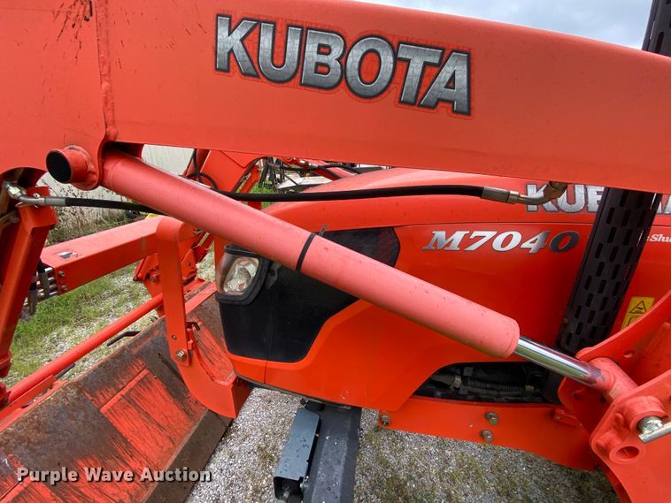 image for item HA9538 Kubota M7040  MFWD tractor
