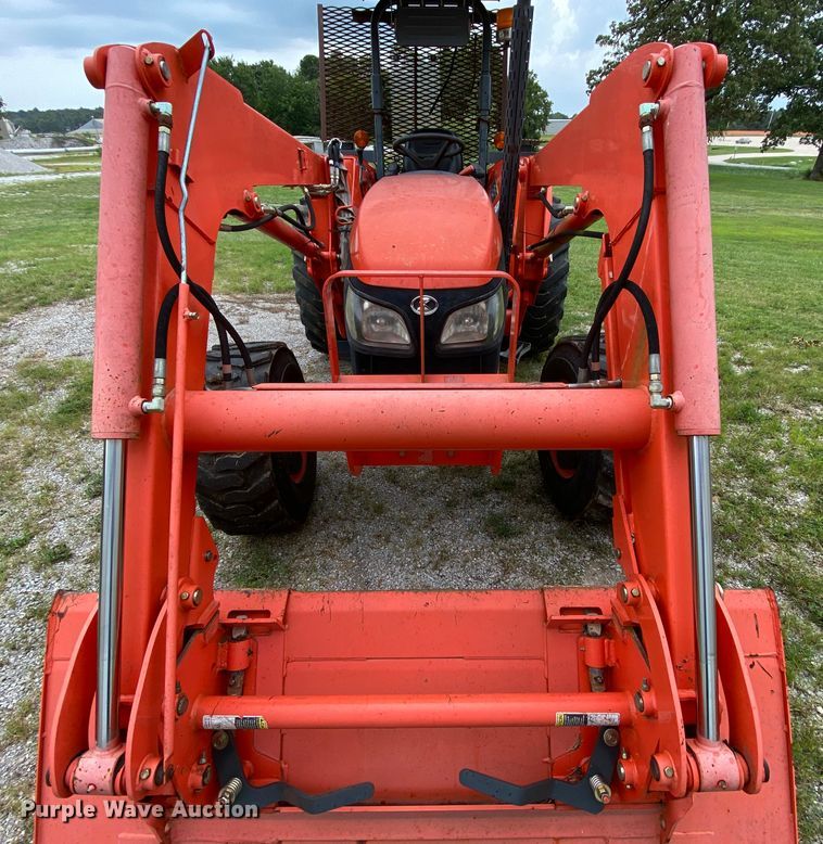image for item HA9538 Kubota M7040  MFWD tractor