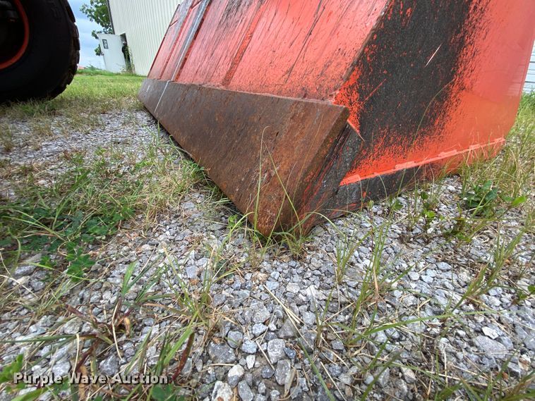 image for item HA9538 Kubota M7040  MFWD tractor