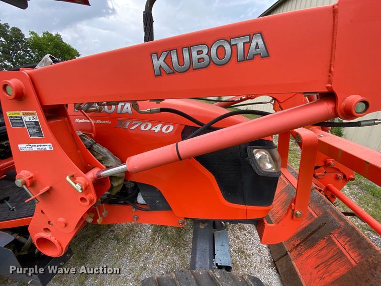 image for item HA9538 Kubota M7040  MFWD tractor
