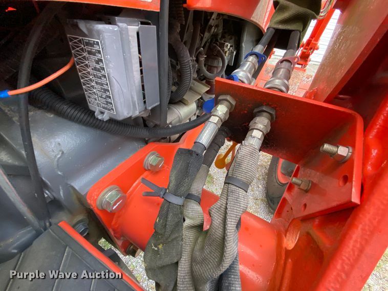 image for item HA9538 Kubota M7040  MFWD tractor