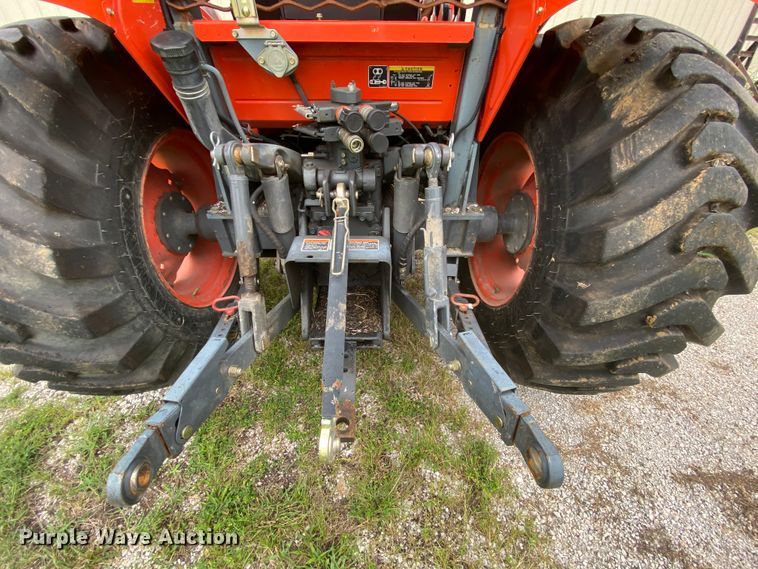 image for item HA9538 Kubota M7040  MFWD tractor