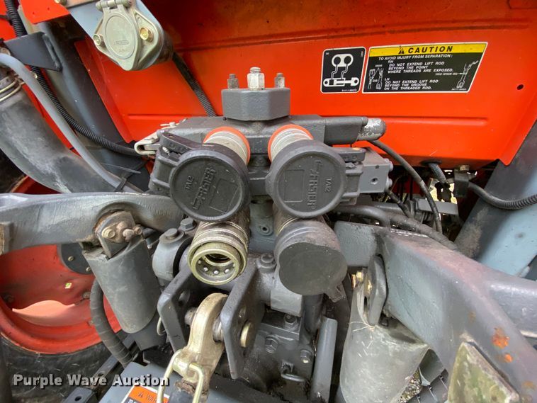 image for item HA9538 Kubota M7040  MFWD tractor