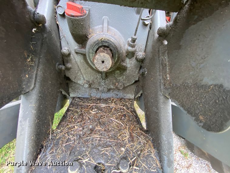 image for item HA9538 Kubota M7040  MFWD tractor