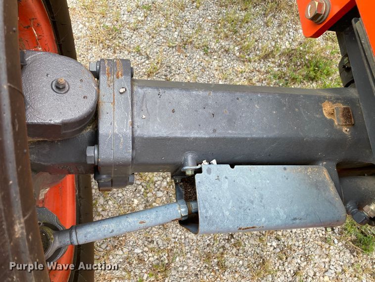 image for item HA9538 Kubota M7040  MFWD tractor